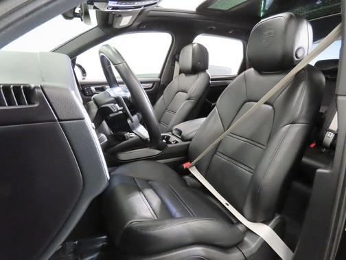 2023 Porsche Cayenne 