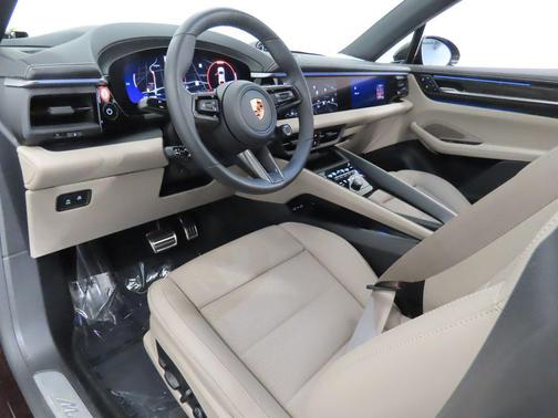 2025 Porsche Macan 4S