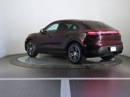 2025 Porsche Macan 4S