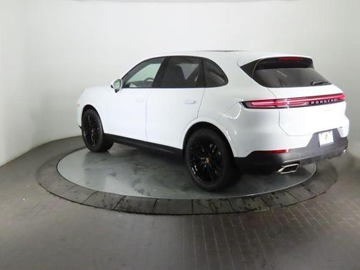 Carrara White Metallic 2026 Porsche Cayenne Base