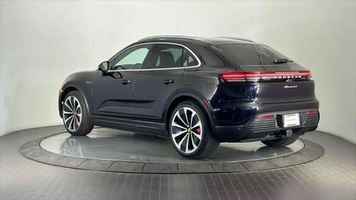2025 Porsche Macan 4S