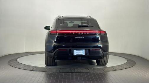 2025 Porsche Macan 4S