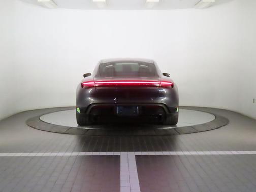 2021 Porsche Taycan Turbo