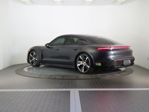 2021 Porsche Taycan Turbo