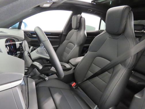 Frozen Blue 2026 Porsche Macan 4