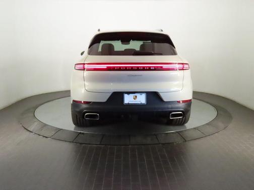 Cashmere Beige Metallic 2026 Porsche Cayenne Base