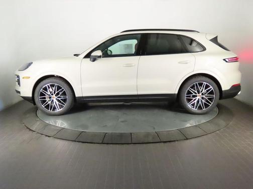 Cashmere Beige Metallic 2026 Porsche Cayenne Base