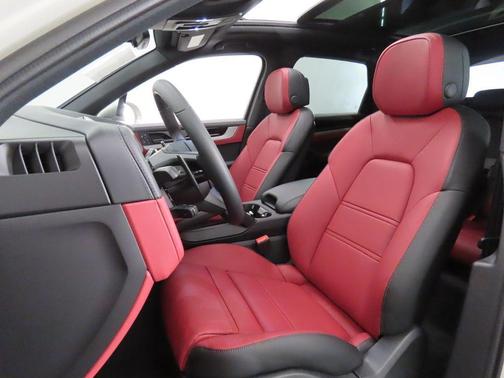 Cashmere Beige Metallic 2026 Porsche Cayenne Base