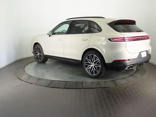 Cashmere Beige Metallic 2026 Porsche Cayenne Base