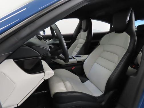2025 Porsche Taycan 