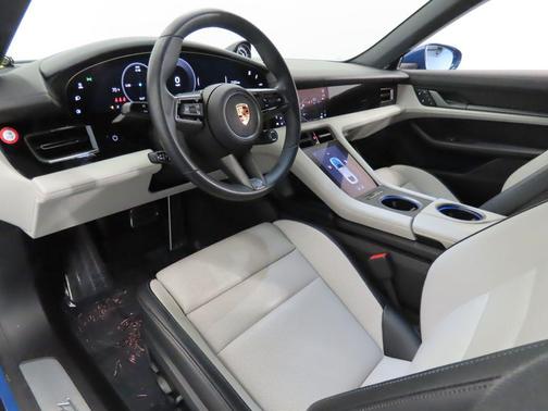 2025 Porsche Taycan 
