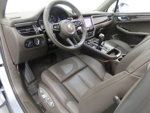 Dolomite Silver Metallic 2024 Porsche Macan