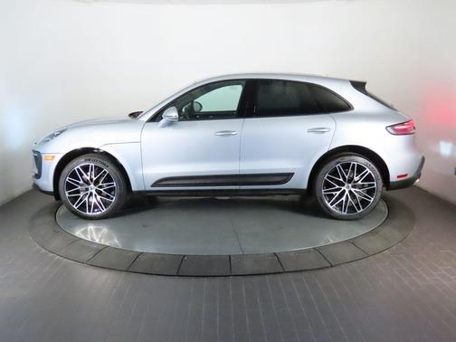 Dolomite Silver Metallic 2024 Porsche Macan
