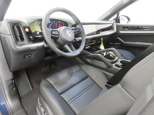 Blue Metallic 2026 Porsche Cayenne Base