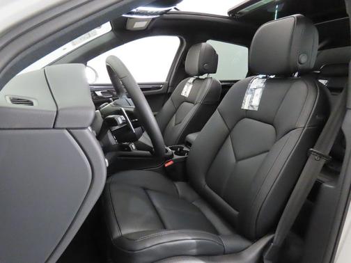 Chalk 2026 Porsche Macan Base