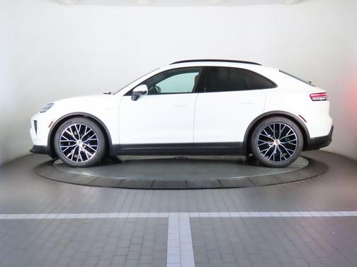 2025 Porsche Macan 4