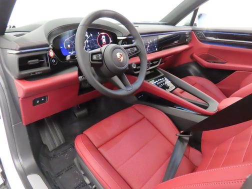 2025 Porsche Macan 4