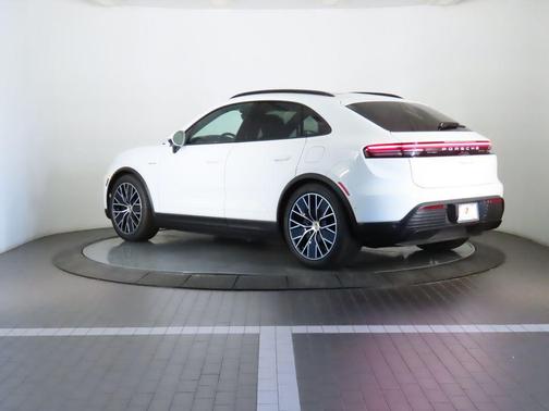 2025 Porsche Macan 4