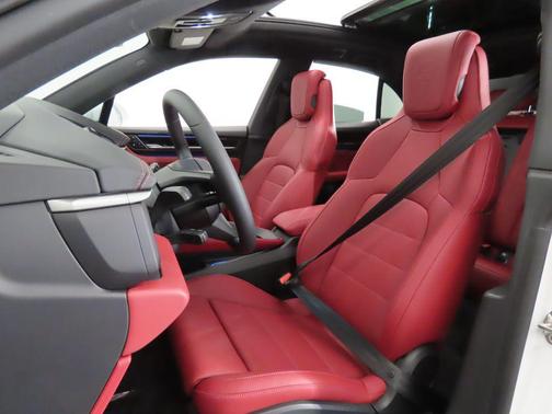 2025 Porsche Macan 4