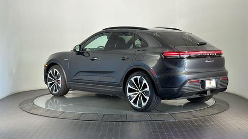 2025 Porsche Macan 4S
