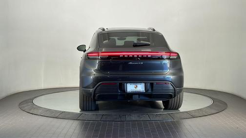 2025 Porsche Macan 4S