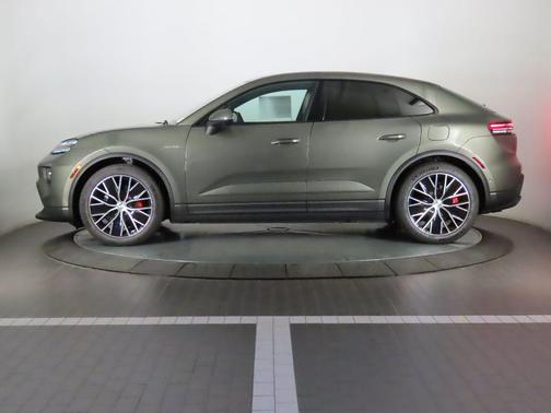2025 Porsche Macan 4S