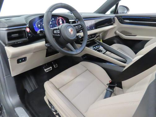 2025 Porsche Macan 4S