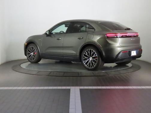 2025 Porsche Macan 4S