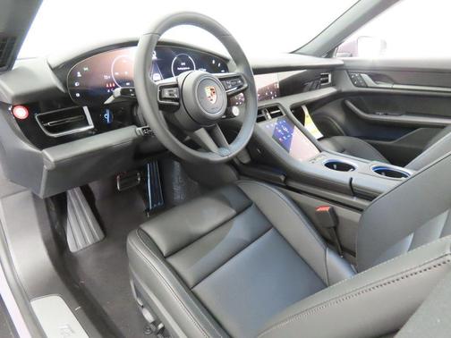 PROVENCE 2026 Porsche Taycan Base