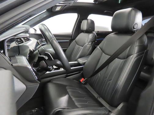2019 Audi e-tron Premium Plus