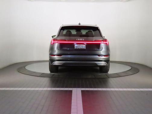 2019 Audi e-tron Premium Plus