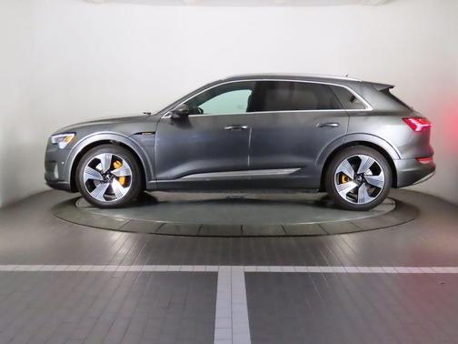2019 Audi e-tron Premium Plus
