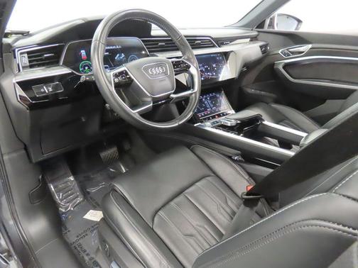 2019 Audi e-tron Premium Plus