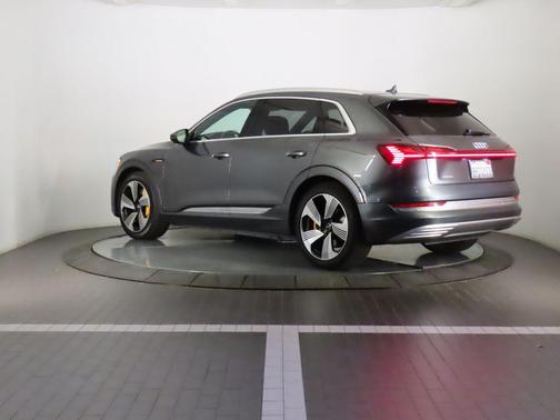 2019 Audi e-tron Premium Plus