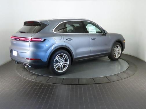 Platinum Silver Metallic 2026 Porsche Cayenne Base