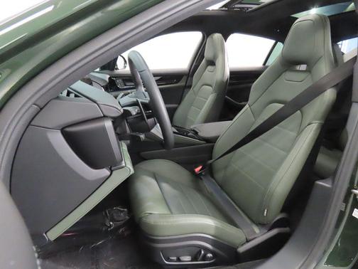 2025 Porsche Panamera 4