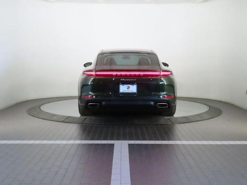 2025 Porsche Panamera 4