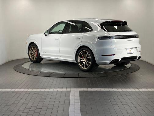 2026 Porsche Cayenne GTS