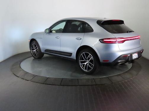 Dolomite Silver Metallic 2024 Porsche Macan