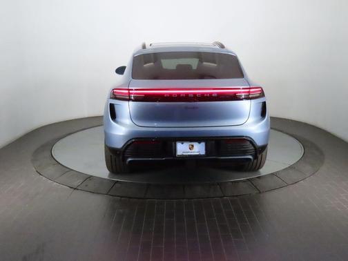 Gentian Blue Metallic 2026 Porsche Macan Turbo