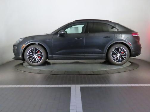 2025 Porsche Macan 4S