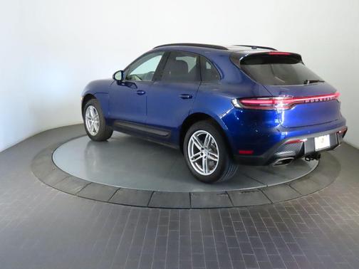 Gentian Blue Metallic 2024 Porsche Macan