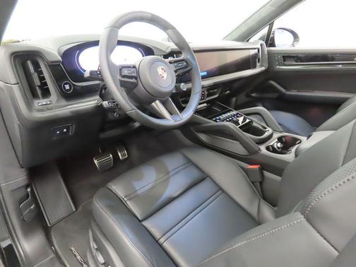 2025 Porsche Cayenne 
