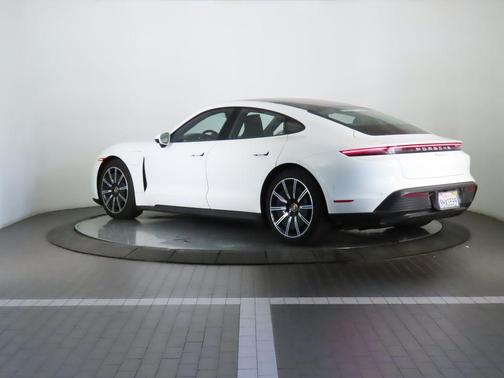 2023 Porsche Taycan 