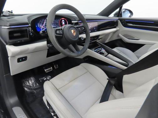 2025 Porsche Macan 4S