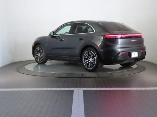 2025 Porsche Macan 4S