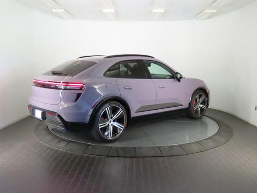 PROVENCE 2024 Porsche Macan Turbo
