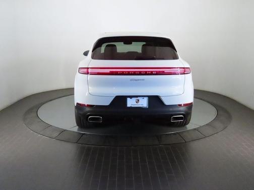 Carrara White Metallic 2026 Porsche Cayenne Base