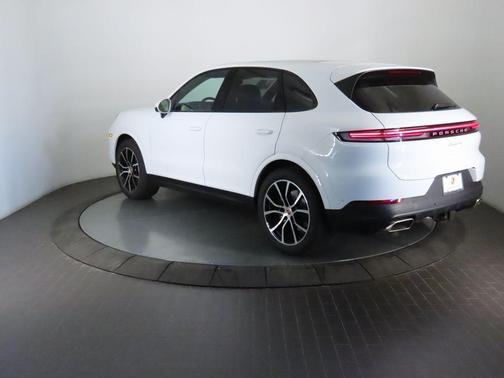 Carrara White Metallic 2026 Porsche Cayenne Base