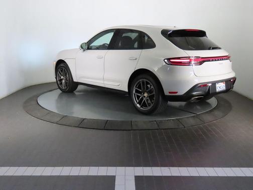 2022 Porsche Macan 